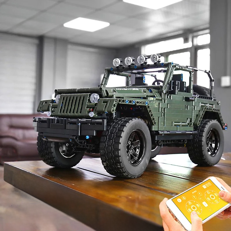 Buildable 4x4 Military SUV Brick Kit